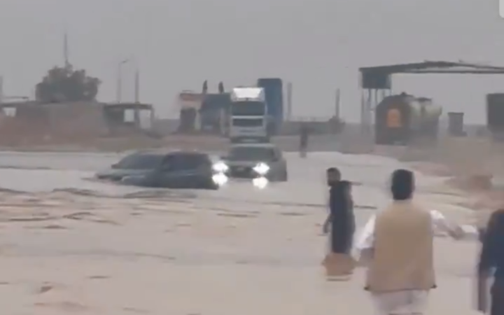 سيول في سوريا تخلف قتيلا ومفقودين.. والدفاع المدني يستجيب لإنقاذ المحاصرين بالمياه وإجلاء العائلات
