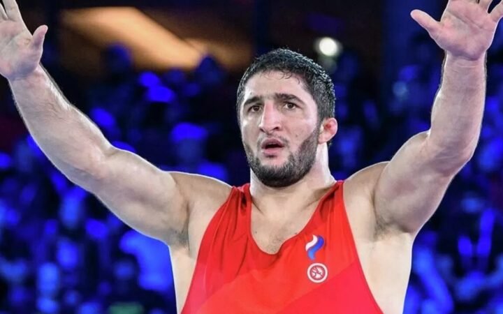 الروسي سادولايف يحرز برونزية بطولة العالم للمصارعة في أستانا