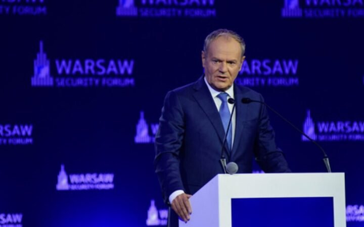 بولندا.. توسك يبرر التحركات الأمنية أمام المحكمة الدستورية والمعارضة تتهمه بالاستيلاء عليها